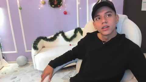 Snapshot of maximuss_19 chatting on December 21, 2024, 12:38 pm Maximus online show from December 21, 2024, 12:38 pm