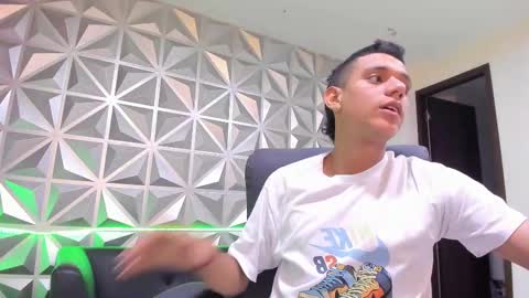 Snapshot of maximuss_19 chatting on December 26, 2024, 7:05 pm Maximus online show from December 26, 2024, 7:05 pm