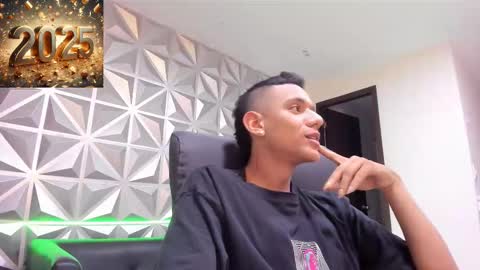 Snapshot of maximuss_19 chatting on December 30, 2024, 6:05 pm Maximus online show from December 30, 2024, 6:05 pm