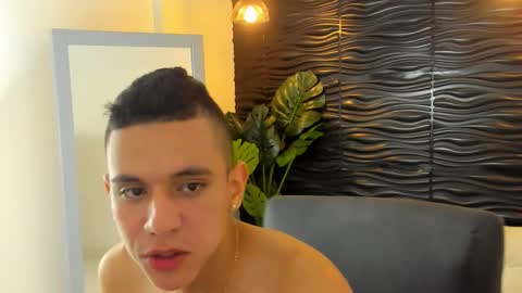 Snapshot of maximuss_19 chatting on January 3, 2025, 10:19 pm Maximus online show from January 3, 2025, 10:19 pm