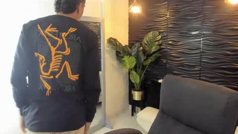 Snapshot of maximuss_19 chatting on January 6, 2025, 1:19 pm Maximus online show from January 6, 2025, 1:19 pm