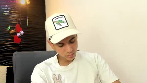 Snapshot of maximuss_19 chatting on February 15, 2025, 8:22 pm Maximus online show from February 15, 2025, 8:22 pm