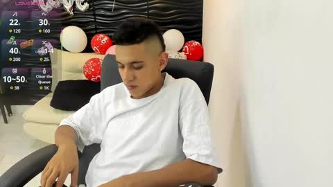 Snapshot of maximuss_19 chatting on February 17, 2025, 8:15 pm Maximus online show from February 17, 2025, 8:15 pm