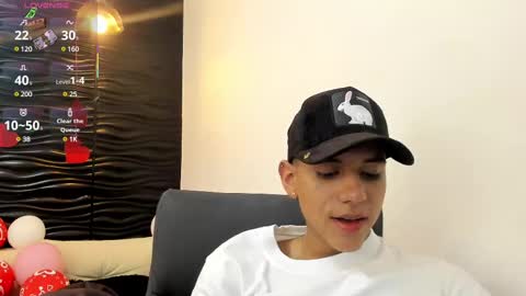 Snapshot of maximuss_19 chatting on February 19, 2025, 8:20 pm Maximus online show from February 19, 2025, 8:20 pm