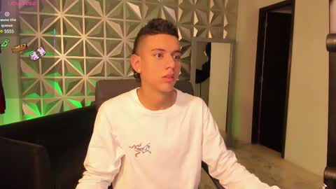 Snapshot of maximuss_19 chatting on February 23, 2025, 1:32 pm Maximus online show from February 23, 2025, 1:32 pm