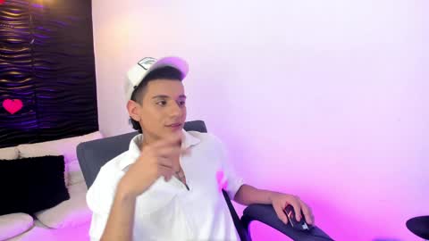 Snapshot of maximuss_19 chatting on April 7, 2026, 10:53 pm Maximus online show from April 7, 2026, 10:53 pm