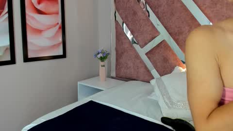 Maxi Rogers online show from November 30, 2025, 11:58 am