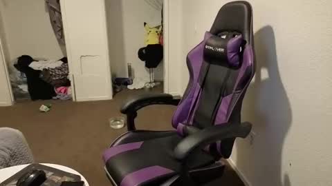 Snapshot of maxishere000 chatting on October 10, 2025, 11:31 am IG online show from October 10, 2025, 11:31 am