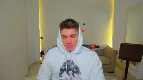 Snapshot of maxkaiden chatting on October 27, 2025, 5:55 am MaxKaiden online show from October 27, 2025, 5:55 am