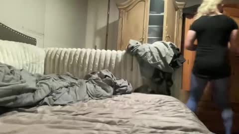 Snapshot of maxpowers264 chatting on December 22, 2025, 4:42 am maxpowers264 online show from December 22, 2025, 4:42 am