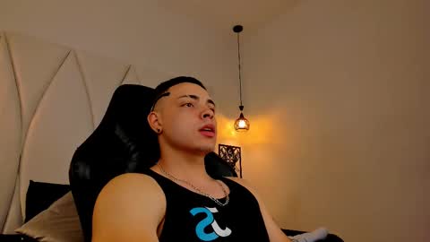 MAX online show from February 4, 2025, 12:40 am