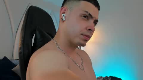 MAX online show from March 8, 2025, 9:51 pm