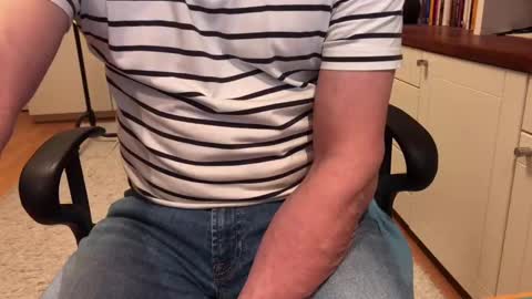 Snapshot of maxx_martin chatting on December 3, 2024, 5:09 am Max online show from December 3, 2024, 5:09 am