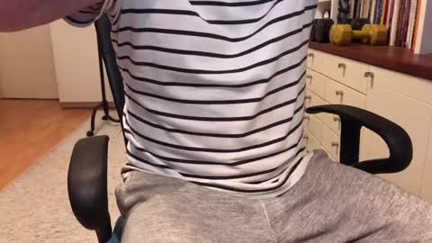 Snapshot of maxx_martin chatting on December 9, 2024, 7:39 am Max online show from December 9, 2024, 7:39 am