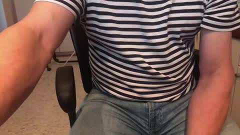 Snapshot of maxx_martin chatting on October 8, 2025, 6:55 am Max online show from October 8, 2025, 6:55 am