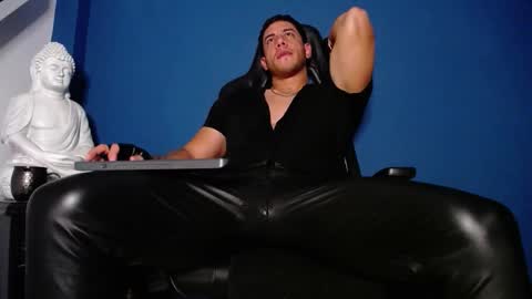 maxxxpowerful online show from November 26, 2025, 4:13 am