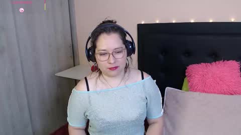 Snapshot of may_bloom chatting on September 26, 2025, 7:51 pm May online show from September 26, 2025, 7:51 pm