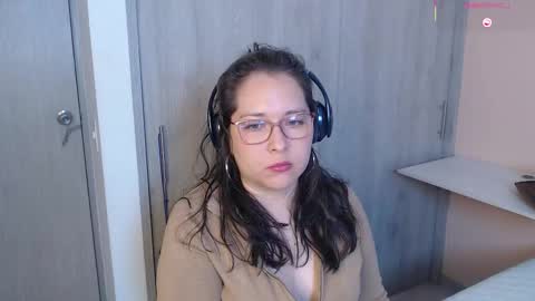 Snapshot of may_bloom chatting on October 4, 2025, 2:09 am May online show from October 4, 2025, 2:09 am