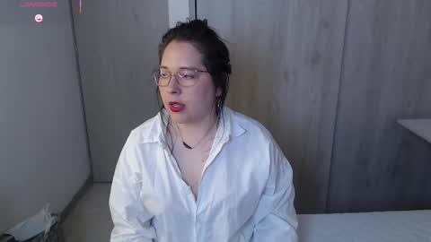 Snapshot of may_bloom chatting on October 5, 2025, 2:32 am May online show from October 5, 2025, 2:32 am