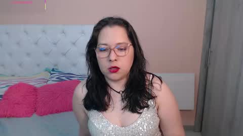 Snapshot of may_bloom chatting on December 1, 2025, 3:11 am May online show from December 1, 2025, 3:11 am