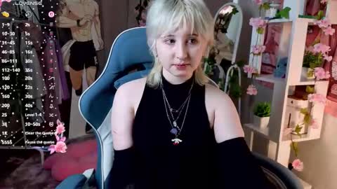 Snapshot of may_leaf chatting on February 20, 2026, 3:25 am Mary online show from February 20, 2026, 3:25 am