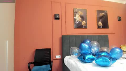 Mia online show from March 11, 2025, 5:05 am