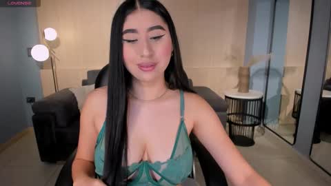 Snapshot of mayamoretti chatting on January 19, 2026, 5:11 am Maya online show from January 19, 2026, 5:11 am