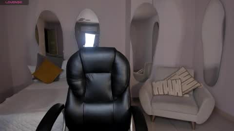 Snapshot of mayamoretti chatting on February 2, 2026, 4:44 am Maya online show from February 2, 2026, 4:44 am