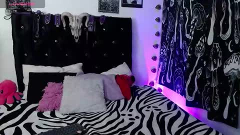 Snapshot of mayaredd chatting on October 10, 2025, 3:38 am mayaredd online show from October 10, 2025, 3:38 am