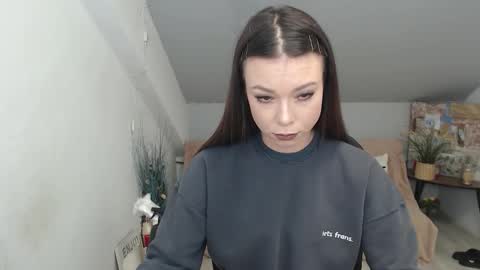 Snapshot of mayawill chatting on December 19, 2025, 10:17 pm mayawill online show from December 19, 2025, 10:17 pm