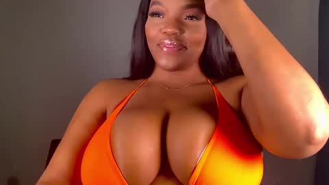 MayBabi online show from December 31, 2024, 2:14 pm