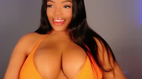 MayBabi online show from November 18, 2025, 12:42 pm