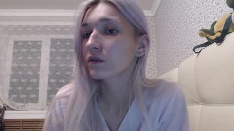 maybe_doll online show from October 19, 2025, 9:04 pm