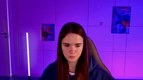 Snapshot of maybloom_ chatting on November 9, 2025, 9:18 am maybloom_ online show from November 9, 2025, 9:18 am