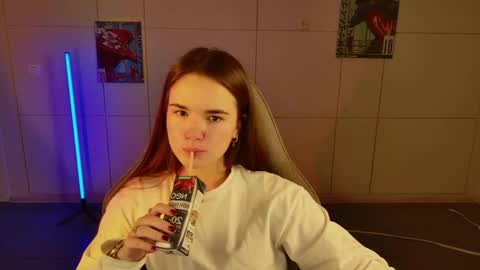 Snapshot of maybloom_ chatting on November 11, 2025, 9:20 am maybloom_ online show from November 11, 2025, 9:20 am