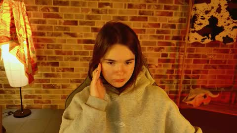 Snapshot of maybloom_ chatting on November 13, 2025, 5:17 am maybloom_ online show from November 13, 2025, 5:17 am