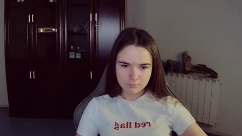 Snapshot of maybloom_ chatting on November 20, 2025, 9:20 am maybloom_ online show from November 20, 2025, 9:20 am