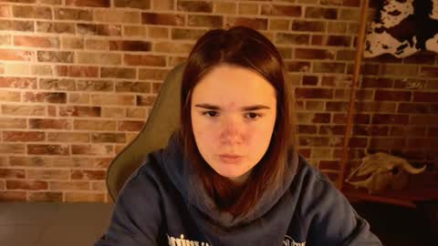 Snapshot of maybloom_ chatting on November 21, 2025, 5:39 am maybloom_ online show from November 21, 2025, 5:39 am