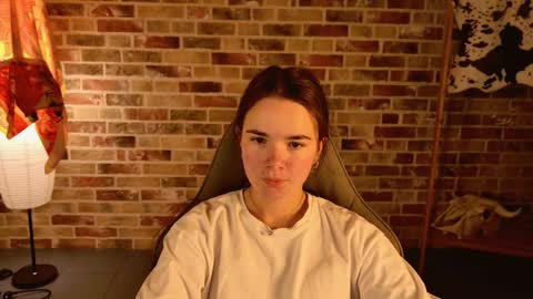 Snapshot of maybloom_ chatting on November 24, 2025, 5:07 am maybloom_ online show from November 24, 2025, 5:07 am