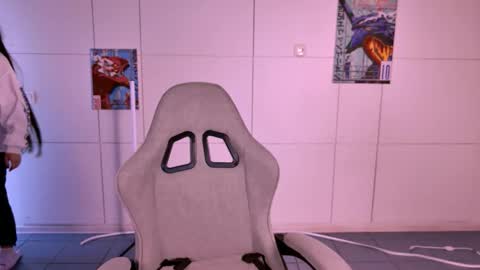 Snapshot of maybloom_ chatting on November 27, 2025, 5:26 pm maybloom_ online show from November 27, 2025, 5:26 pm