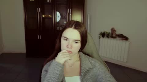 Snapshot of maybloom_ chatting on December 5, 2025, 5:16 am maybloom_ online show from December 5, 2025, 5:16 am