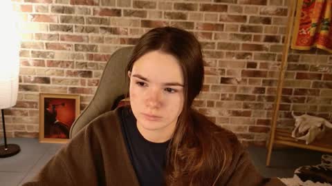 Snapshot of maybloom_ chatting on December 16, 2025, 5:01 am maybloom_ online show from December 16, 2025, 5:01 am