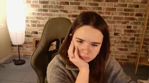 Snapshot of maybloom_ chatting on December 17, 2025, 5:02 am maybloom_ online show from December 17, 2025, 5:02 am