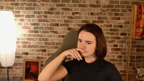 Snapshot of maybloom_ chatting on December 18, 2025, 5:13 am maybloom_ online show from December 18, 2025, 5:13 am