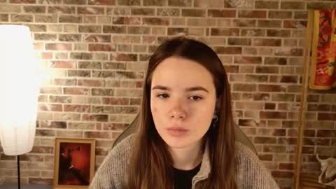 Snapshot of maybloom_ chatting on December 19, 2025, 5:14 am maybloom_ online show from December 19, 2025, 5:14 am