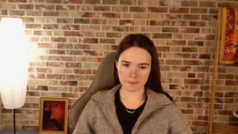 Snapshot of maybloom_ chatting on December 23, 2025, 11:08 am maybloom_ online show from December 23, 2025, 11:08 am