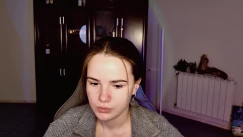 Snapshot of maybloom_ chatting on January 6, 2026, 9:02 am maybloom_ online show from January 6, 2026, 9:02 am