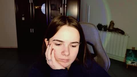 Snapshot of maybloom_ chatting on January 7, 2026, 9:01 am maybloom_ online show from January 7, 2026, 9:01 am