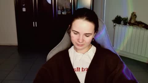 Snapshot of maybloom_ chatting on January 8, 2026, 9:11 am maybloom_ online show from January 8, 2026, 9:11 am