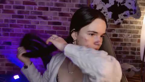 Snapshot of maybloom_ chatting on February 5, 2026, 6:18 am maybloom_ online show from February 5, 2026, 6:18 am